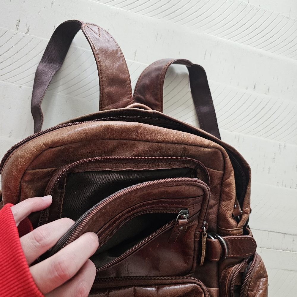 Leather convertible backpack & shoulder bag in brown vintage leather - Picture 4 of 4